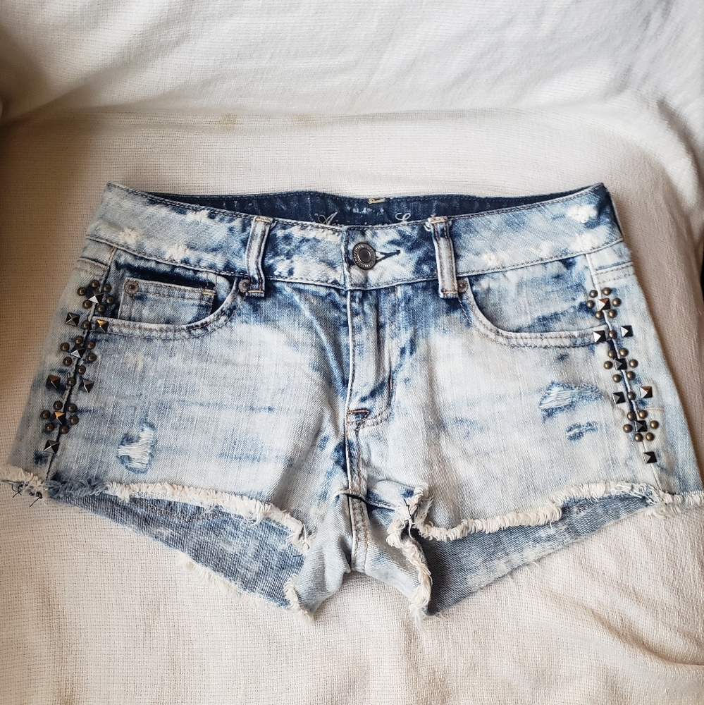 American Eagle Outfitters acid wash studded shorts 2